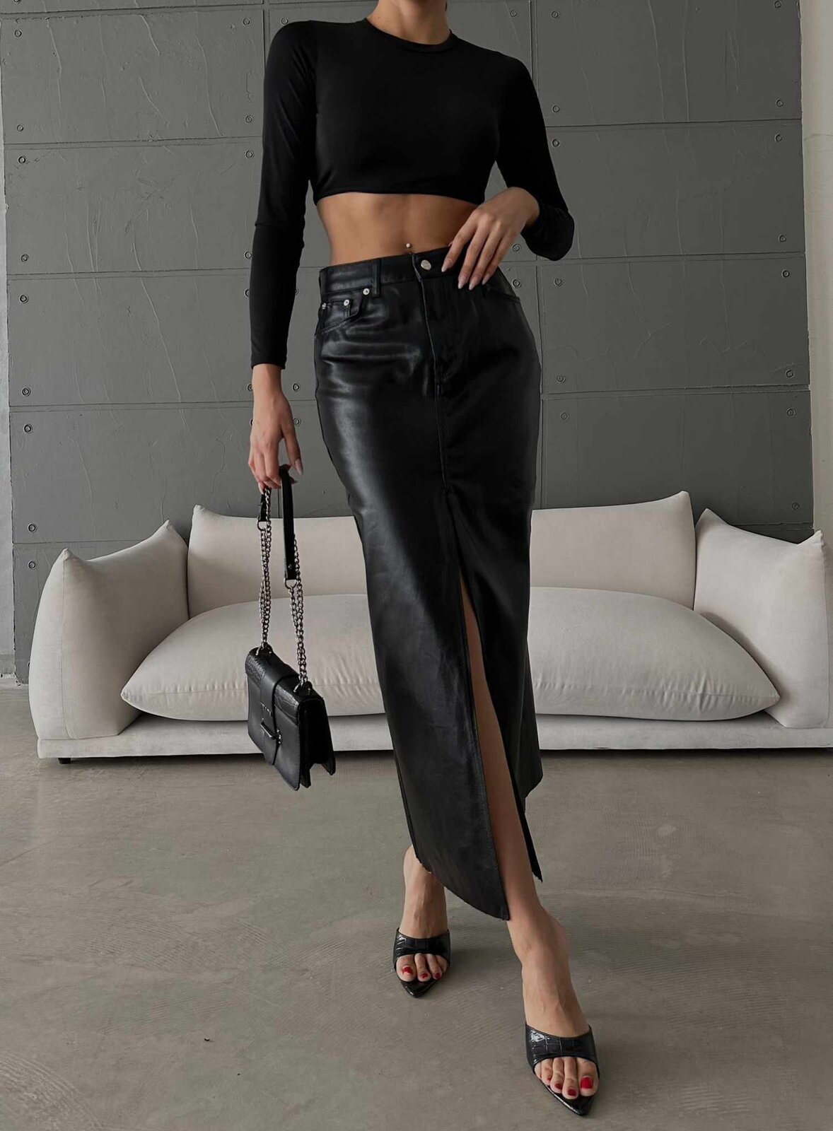 Кожена черна пола